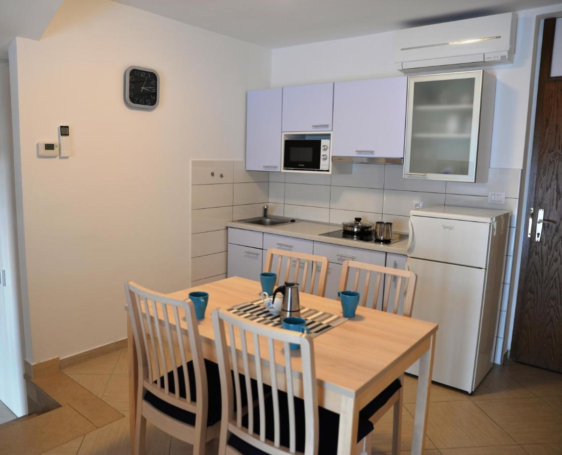 Apartments Palma & Pino Cres Εξωτερικό φωτογραφία
