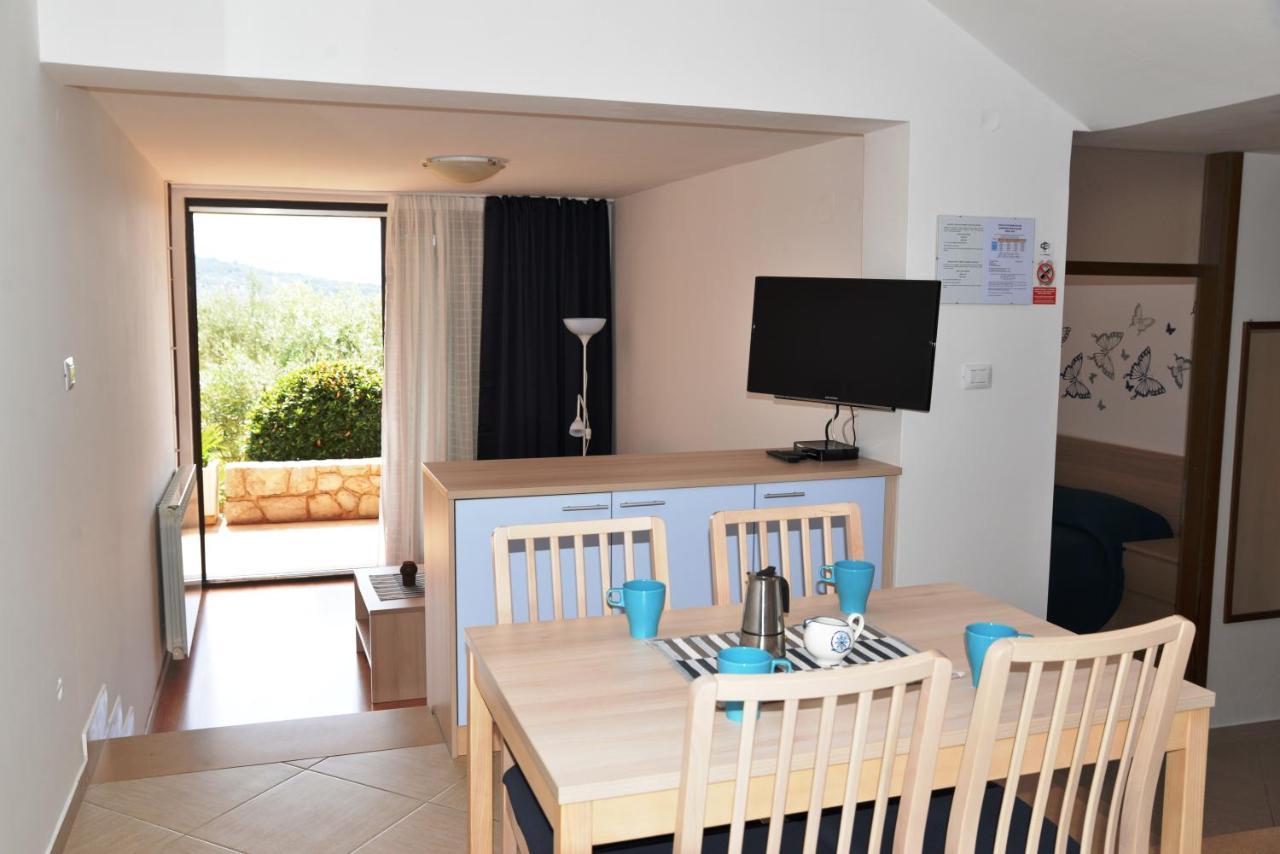 Apartments Palma & Pino Cres Εξωτερικό φωτογραφία