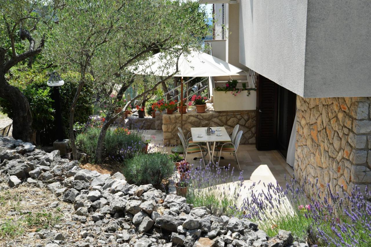 Apartments Palma & Pino Cres Εξωτερικό φωτογραφία