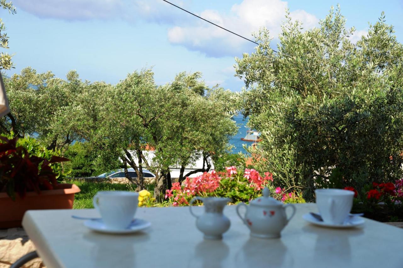 Apartments Palma & Pino Cres Εξωτερικό φωτογραφία