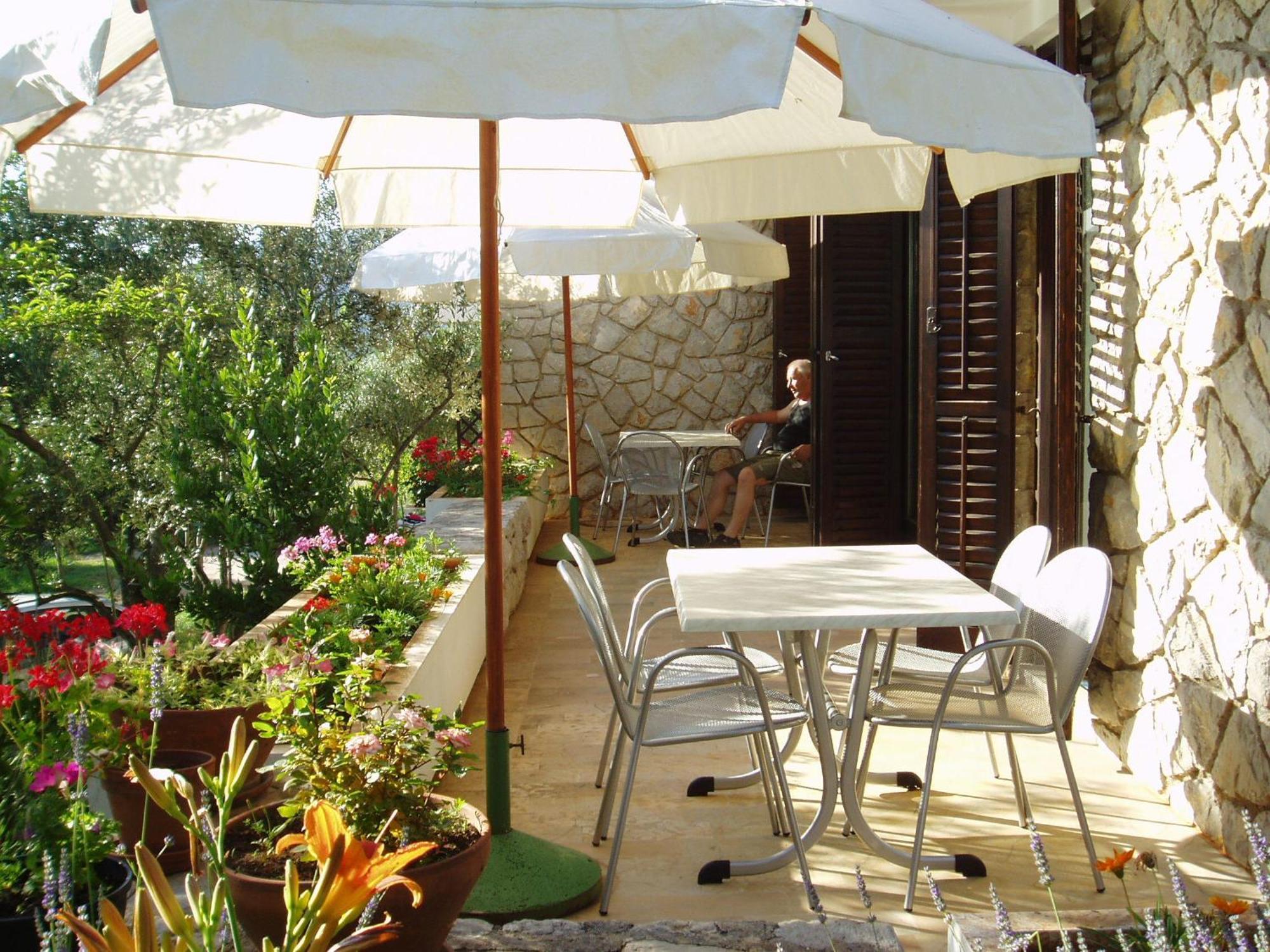Apartments Palma & Pino Cres Εξωτερικό φωτογραφία