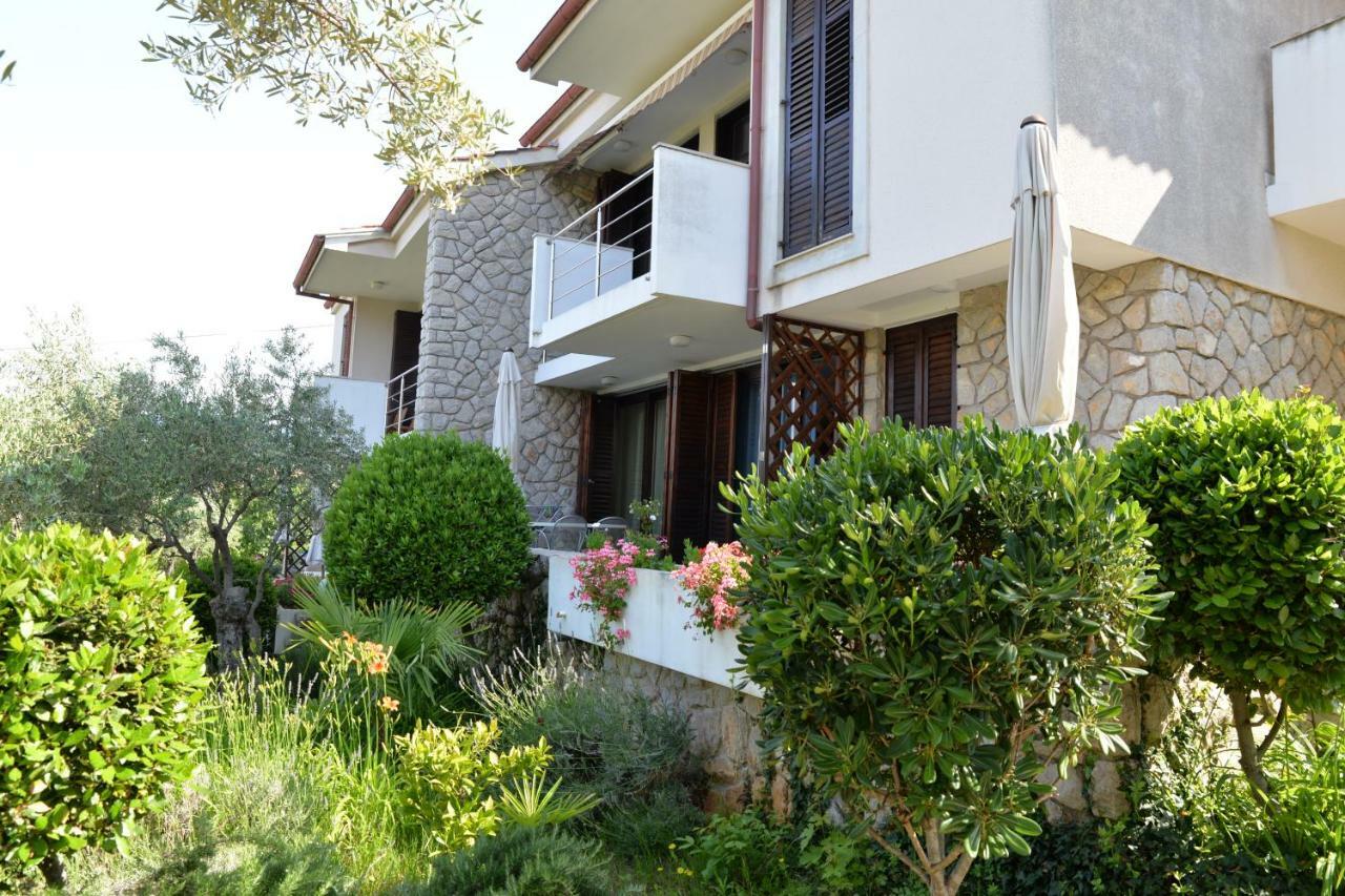 Apartments Palma & Pino Cres Εξωτερικό φωτογραφία