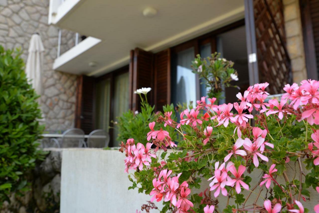 Apartments Palma & Pino Cres Εξωτερικό φωτογραφία