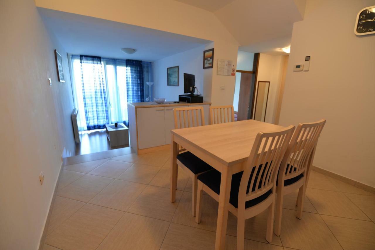 Apartments Palma & Pino Cres Εξωτερικό φωτογραφία